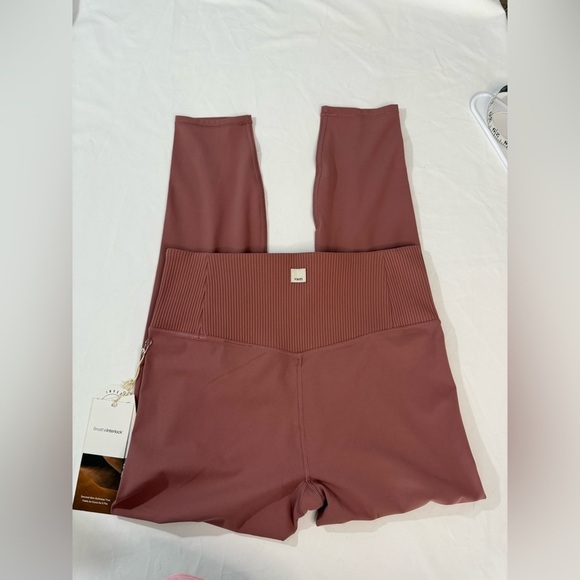 Vuori Rib Studio Legging Marsala Size Large NEW WITH TAGS - Picture 9 of 12